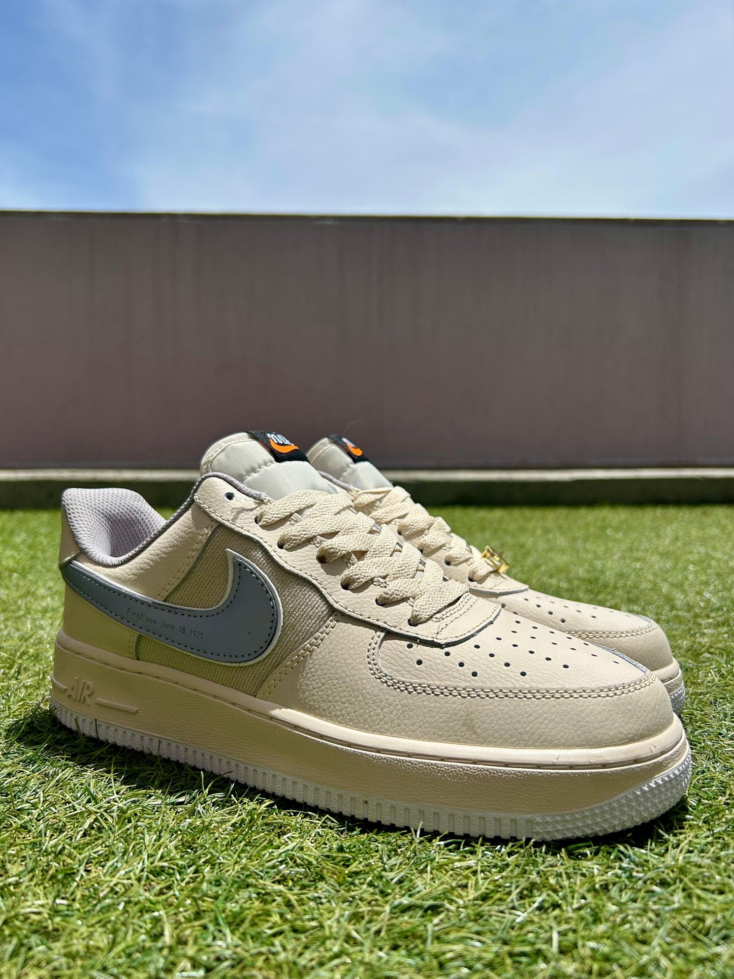AF1 Beige reflectivo