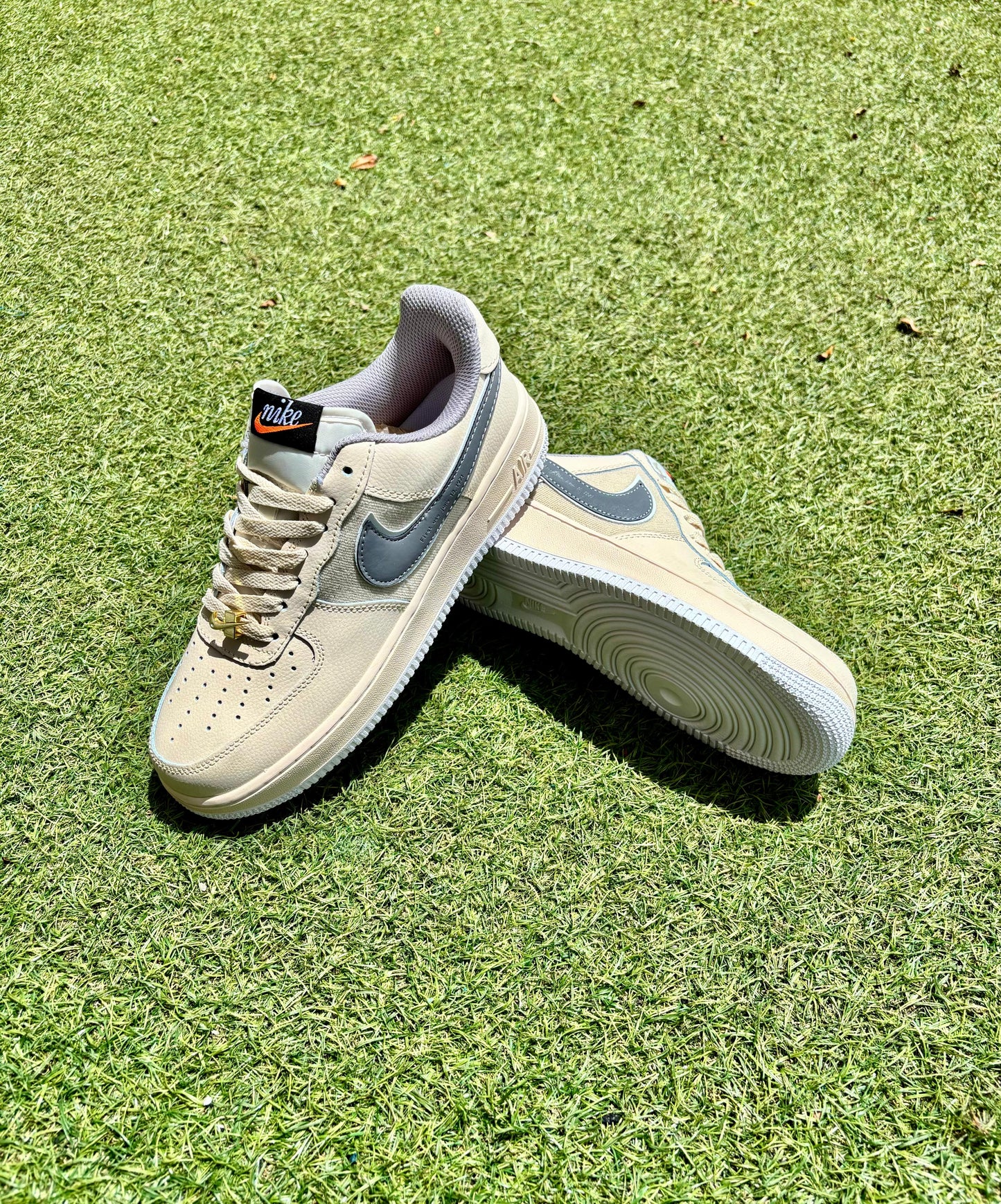 AF1 Beige reflectivo